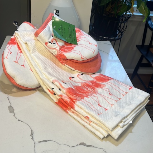 Kate Spade Flamingo Strut Your Stuff Set 2 Kitchen Towels 2 Mini Mitts NWT - Picture 3 of 7